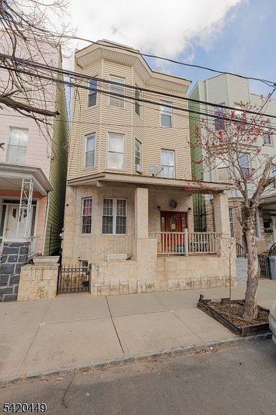 1st image of 212 Maple St