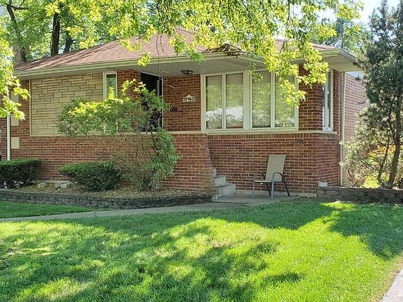 3rd image of 15960 Debbie Ln