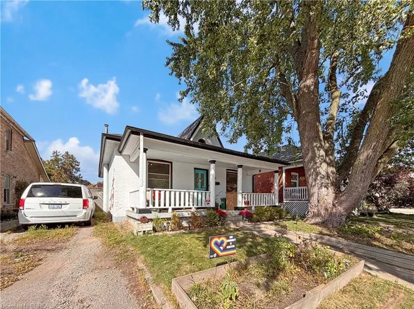 12 Bedford St, Brantford, ON N3T 3Z9