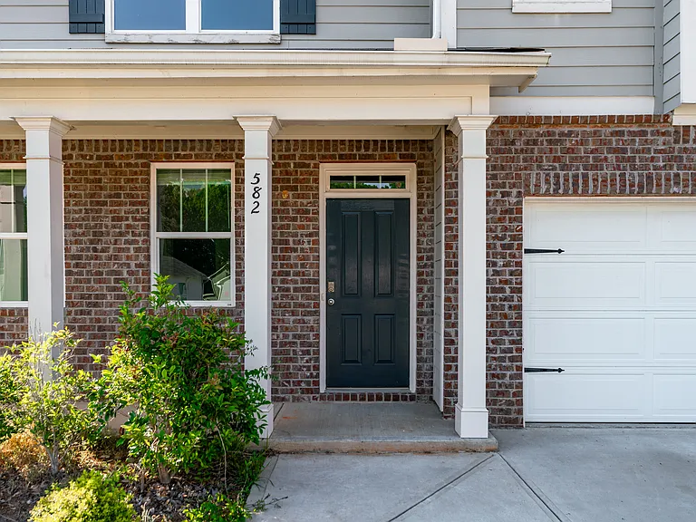 582 Walnut Grove Way — Photo 3