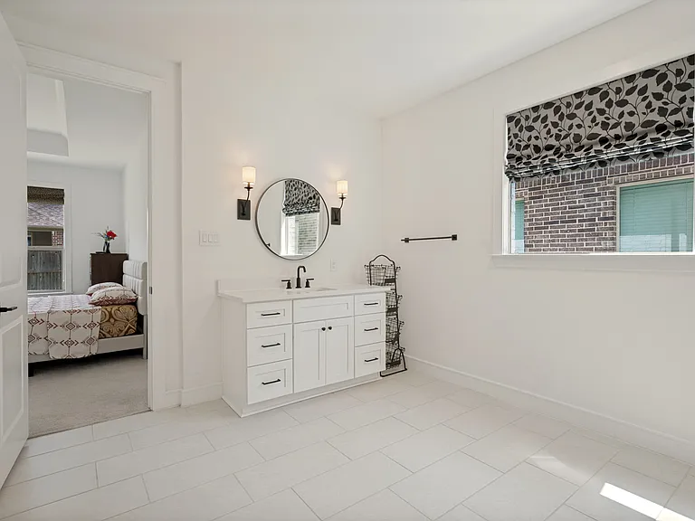 724 Danbury St — Photo 15