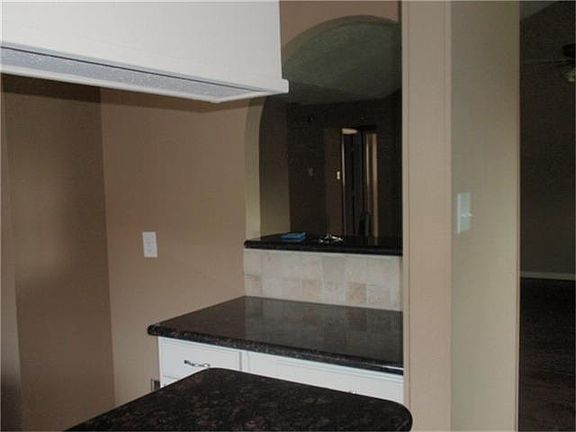 5th image of 3710 Maplewood Dr