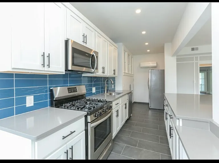 525 Graydon Ave #6 — Photo 2