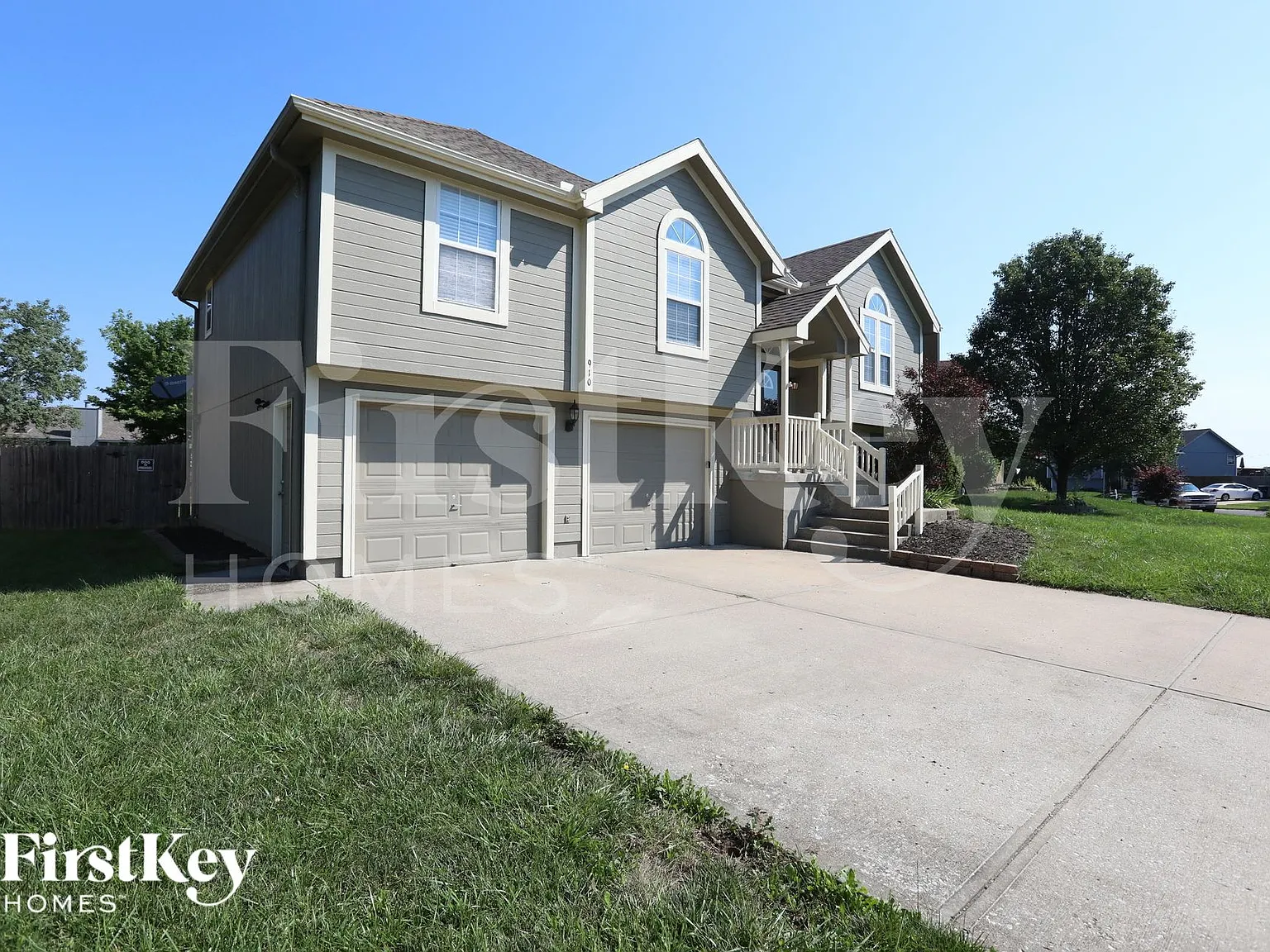 4 bed, 3.0 bath, 1971 sqft, $2,565 — Photo 2