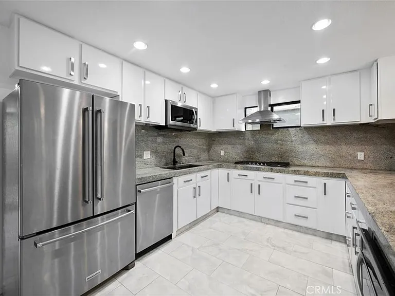 905 Dickson St #1 — Photo 9