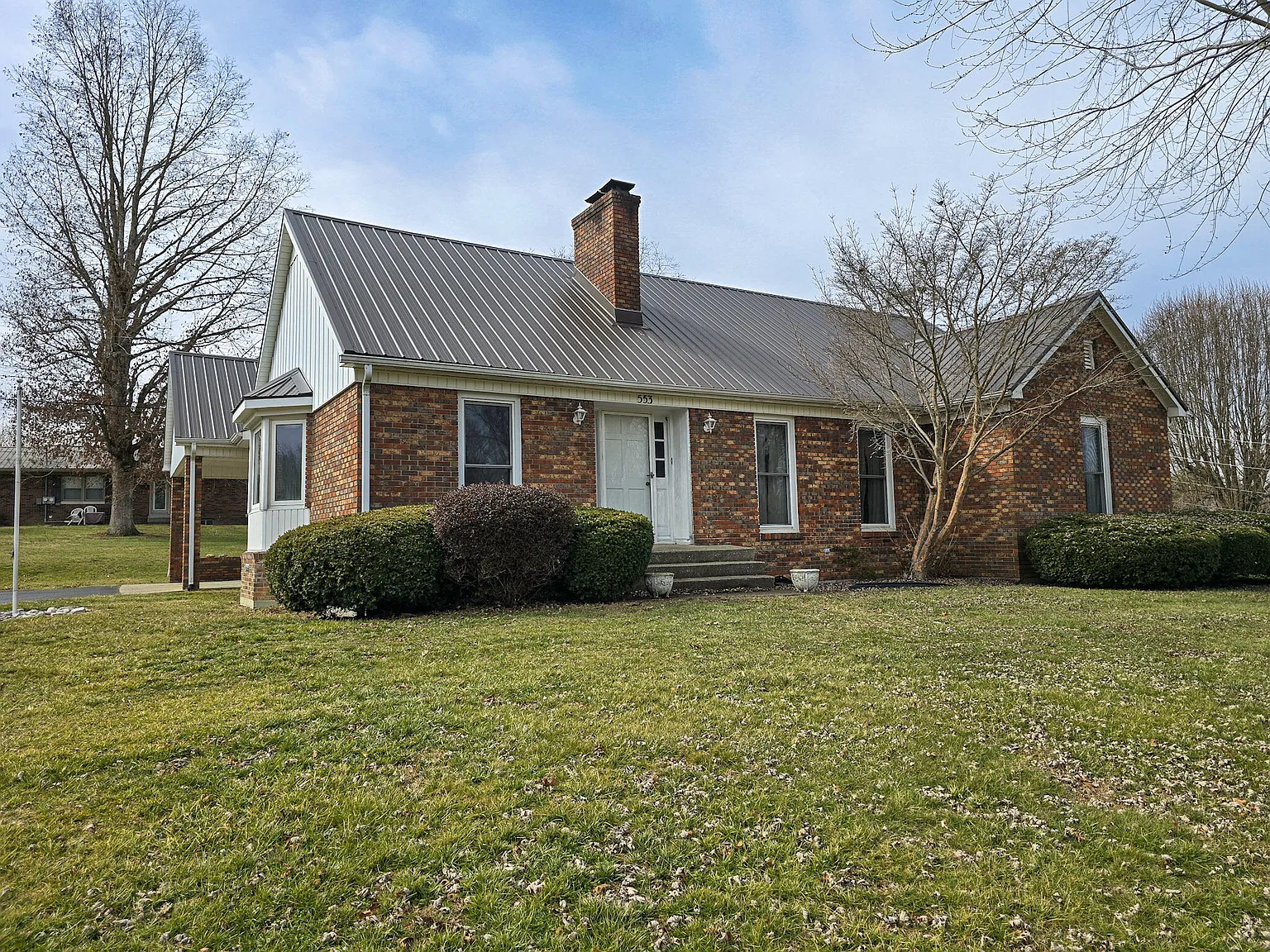 553 River View Dr photo 1