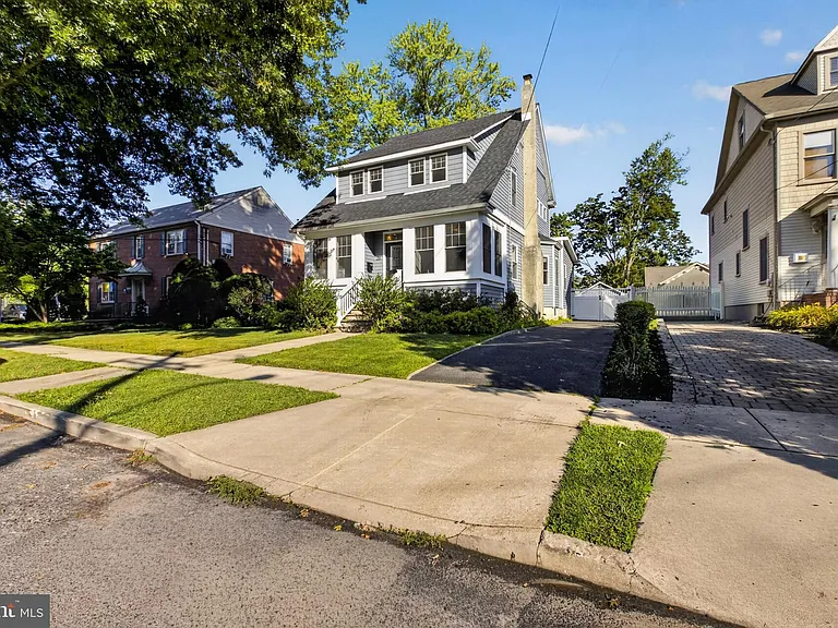 21 E Redman Ave — Photo 2