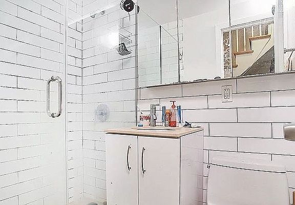 5th image of 199 E 4th St APT 1