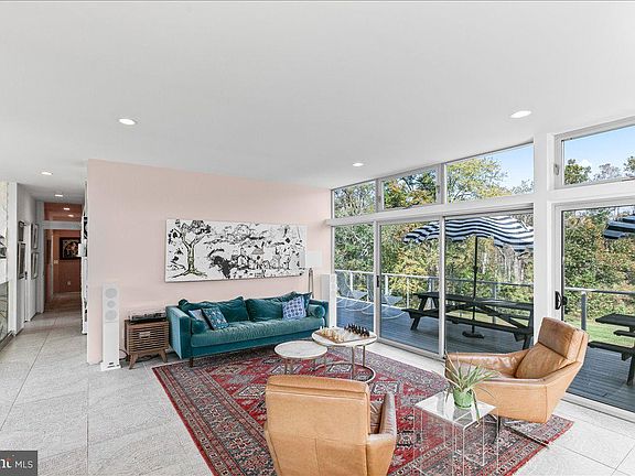 5th image of 10222 Van Thompson Rd