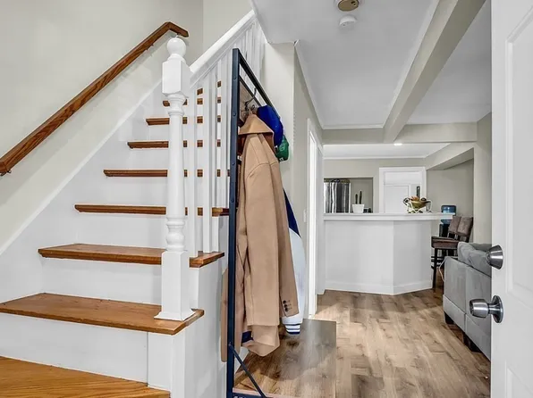 111 Moreland St, Somerville, MA 02145
