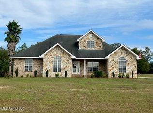 8334 Ridgewood Dr, Kiln, MS 39556