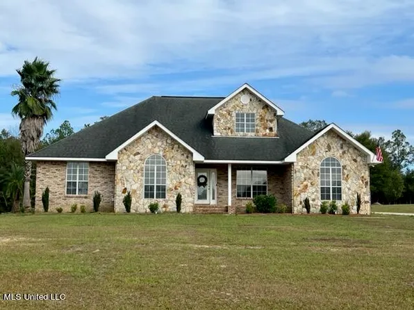 8334 Ridgewood Dr, Kiln, MS 39556