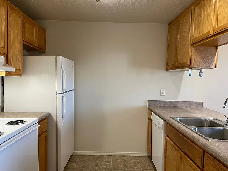 2393 Howard Ave #B — Photo 5