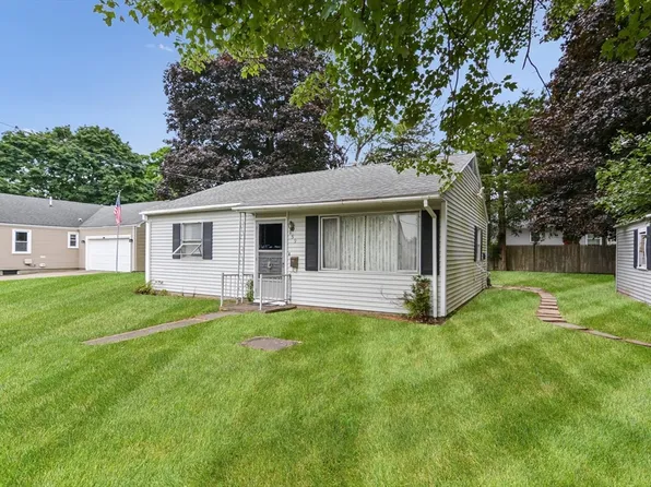 59 Wyola Rd, Swansea, MA 02777
