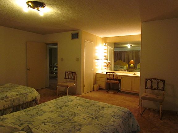 3rd image of 700 Sunset Dr APT 103