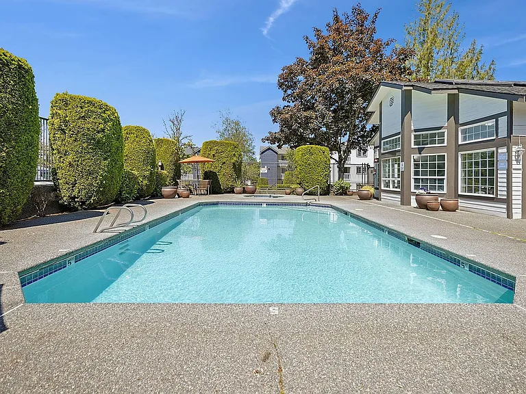 Waterford Apartments — Photo 9