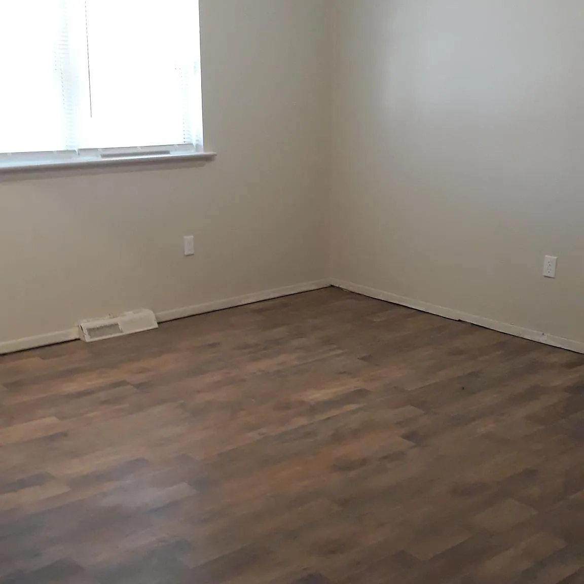 3 bed, 1300 sqft, $1,610 — Photo 1