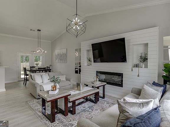 2nd image of 5100 Park Cir