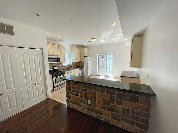 5th image of 116 Bodine St Floor 2