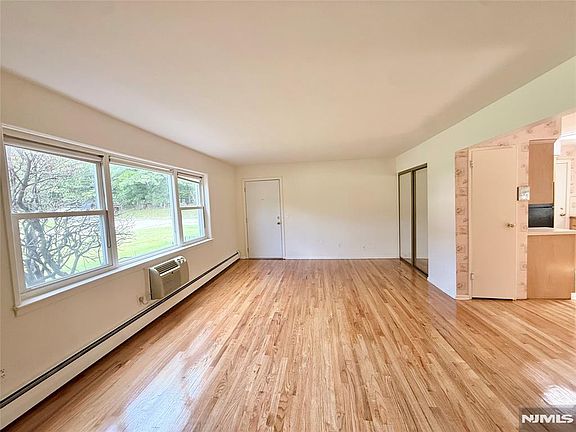 5th image of 8 Rolling Ridge Road #A