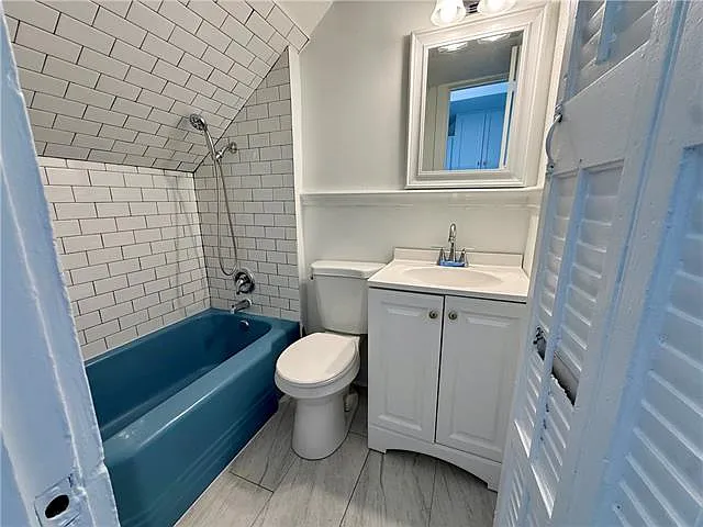 1123 Burgundy St #B — Photo 15