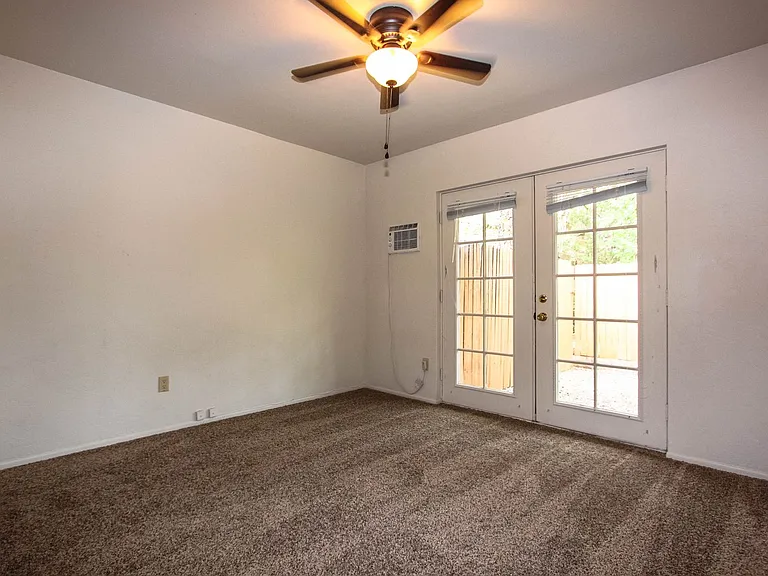 1026 Fair St — Photo 6