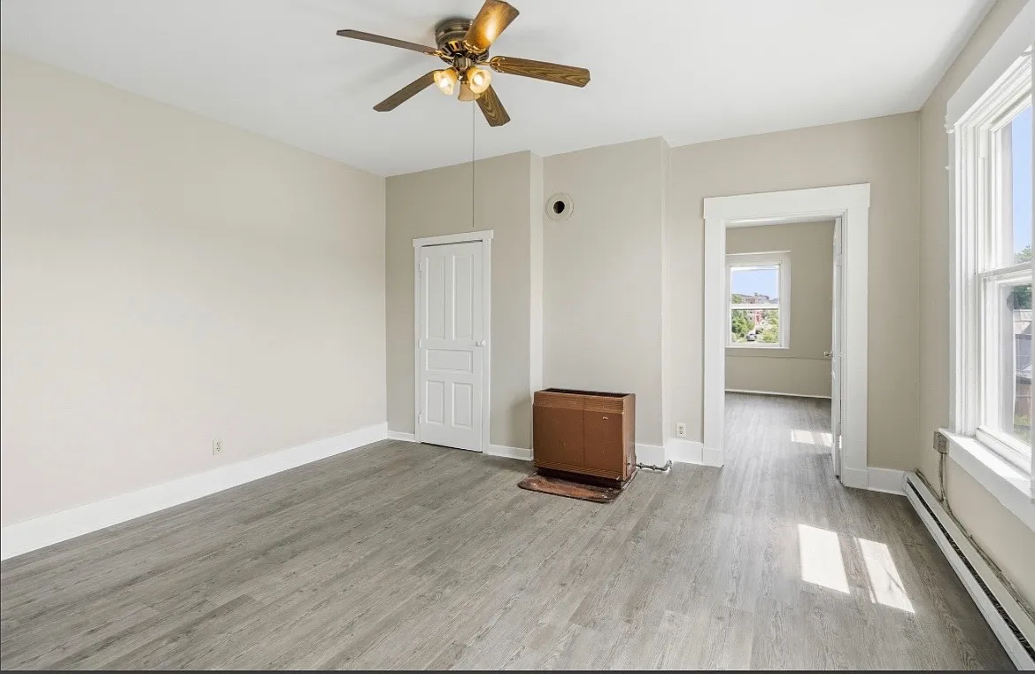 Unit Photo - 808 Isabella St #4
