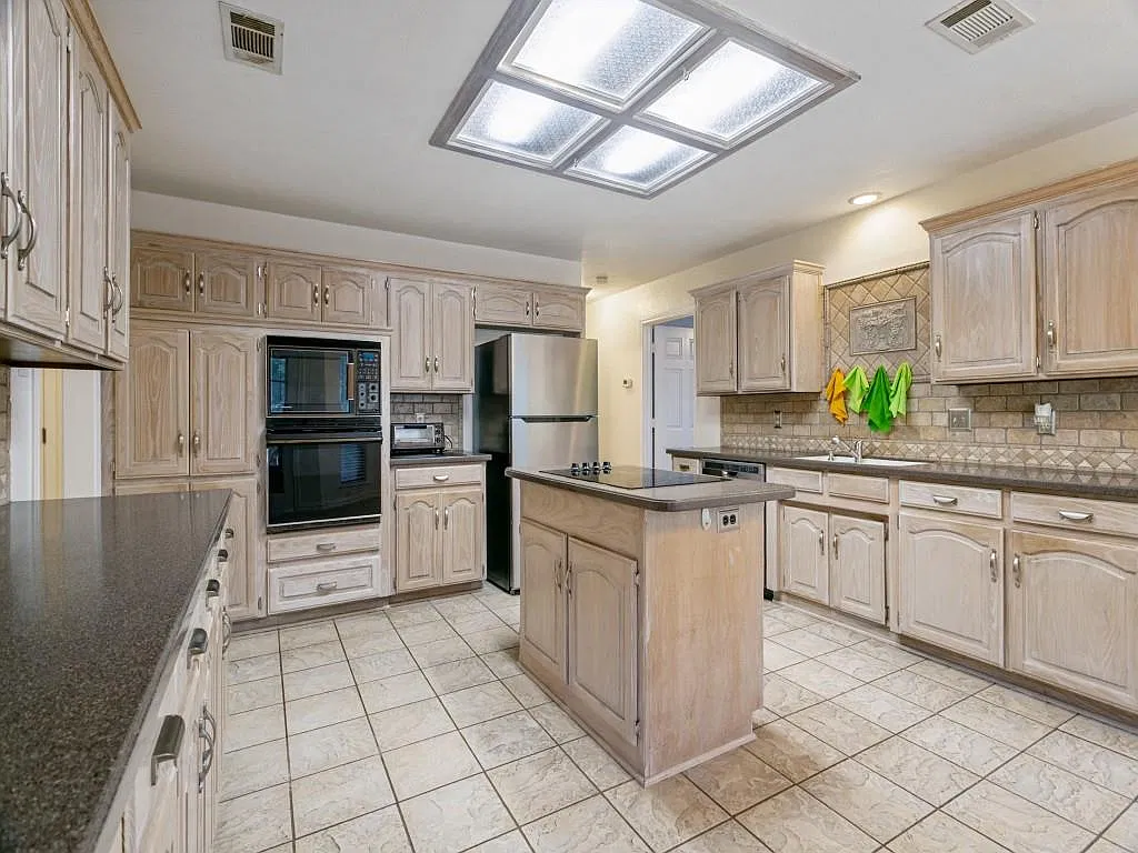 3 bed, 1681 sqft, $3,000 — Photo 4