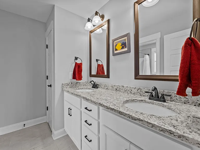 130 Amelia Dr — Photo 30