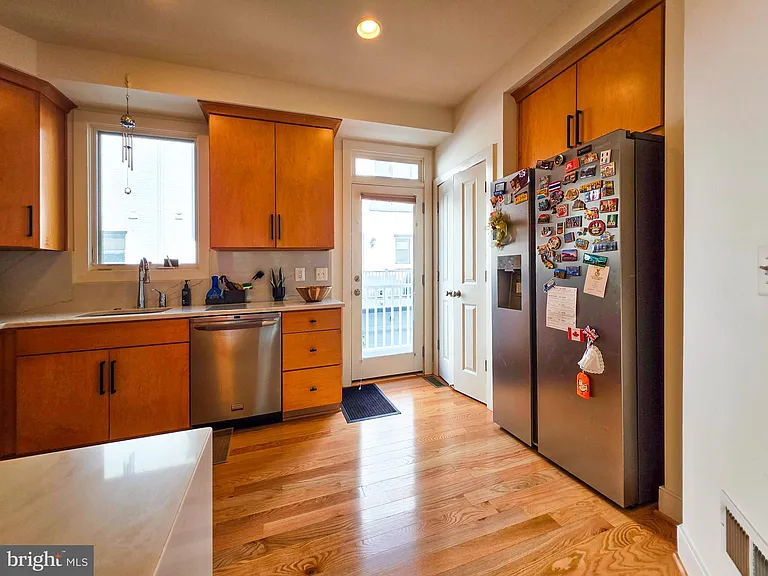 729 N Alfred St — Photo 6