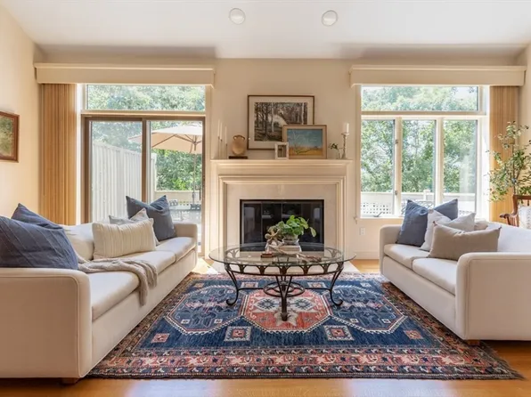 7 Wainwright Rd Unit 29, Winchester, MA 01890