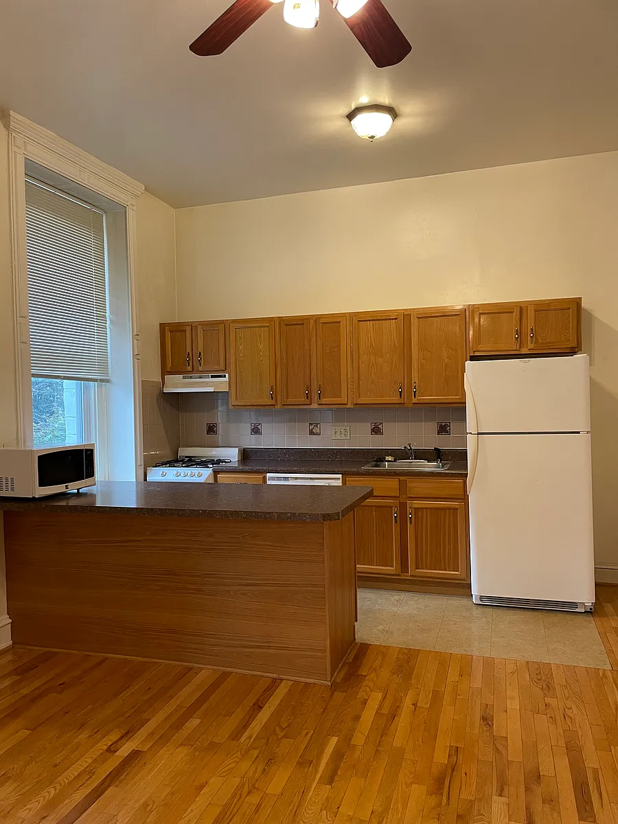 Building Photo - 1713 Spring Garden St #2F