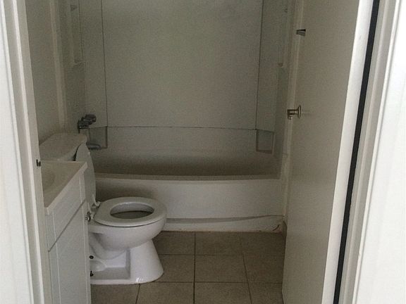 3rd image of 4141 Santa Monica Blvd APT 114