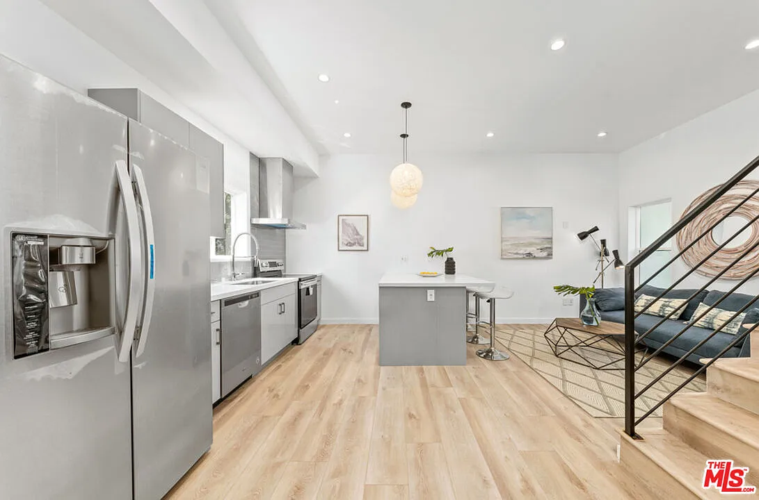3 bed, 3.0 bath, 1200 sqft, $5,000 — Photo 4