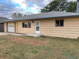 208 N 9th St, Plainview, NE 68769