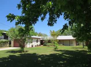 806 Lakeshore Dr N, Bandera, TX 78003