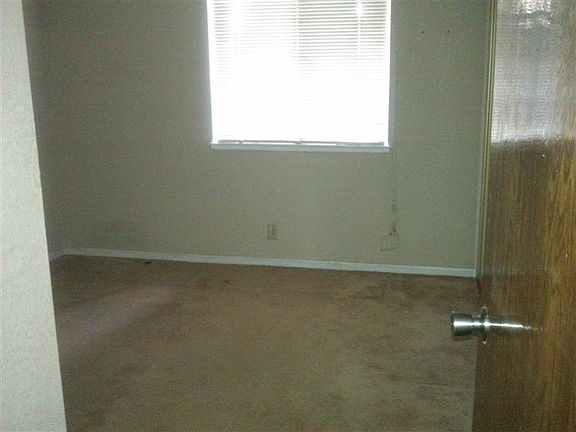 4th image of 7559 32nd St