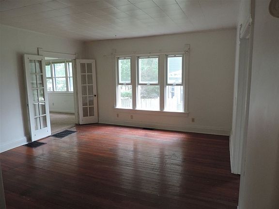 5th image of 1024 E Burlington St #1024