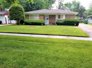 737 S Dennis Rd, Wheeling, IL 60090