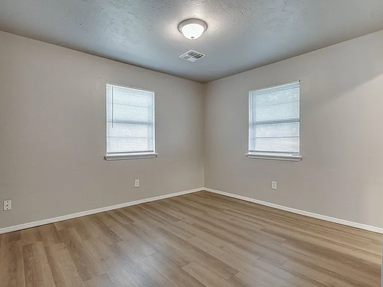 1005 SW 63rd St — Photo 35