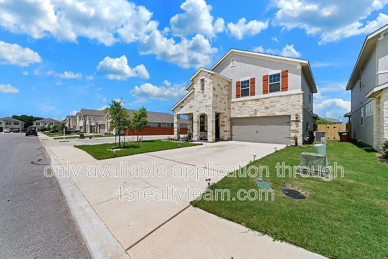 4 bed, 3.5 bath, 2850 sqft, $2,495 — Photo 2