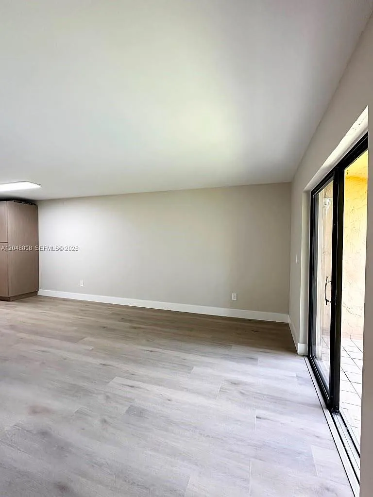 Lago Grande Two Condo — Photo 4