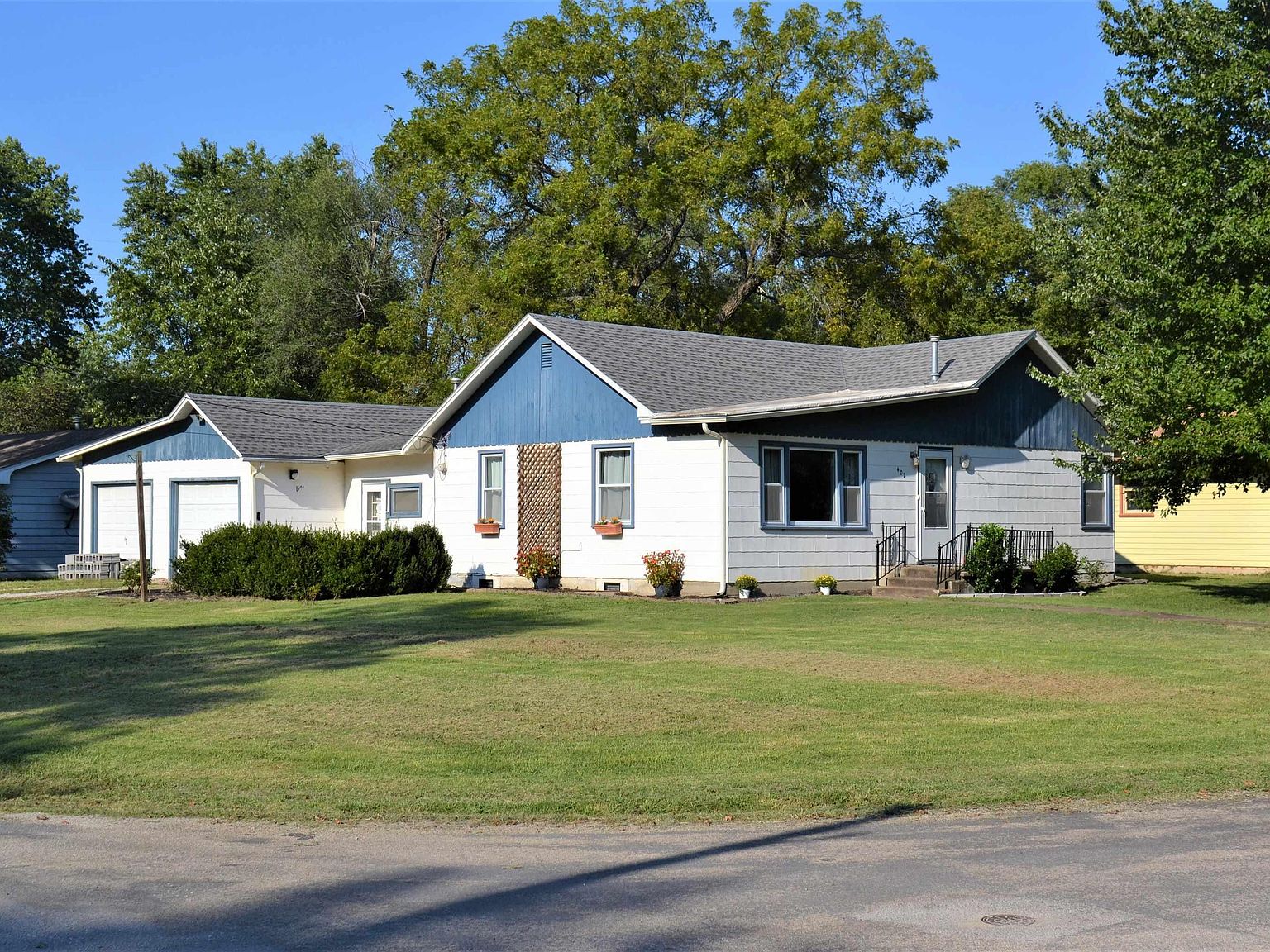 402 Prospect St, Osage City, KS 66523 Zillow