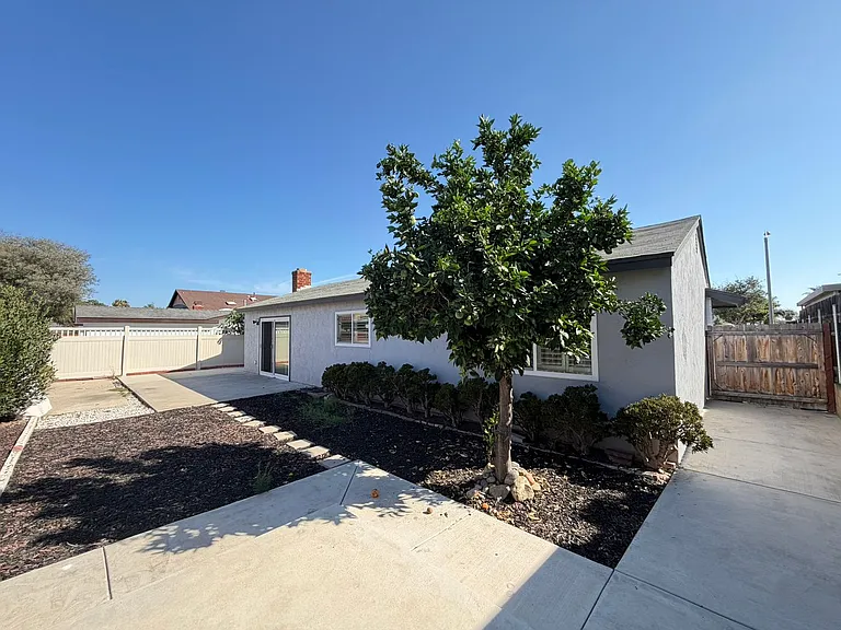 551 Glencrest Dr — Photo 7
