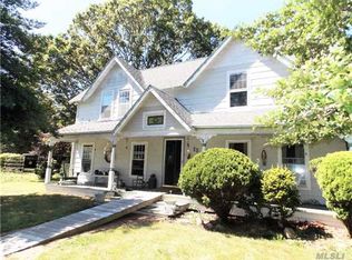 11 Tex Ct, Islip, NY 11751
