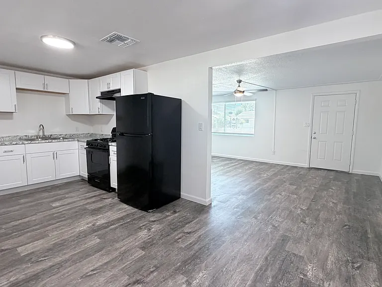 6423 S 10th St #15 — Photo 4