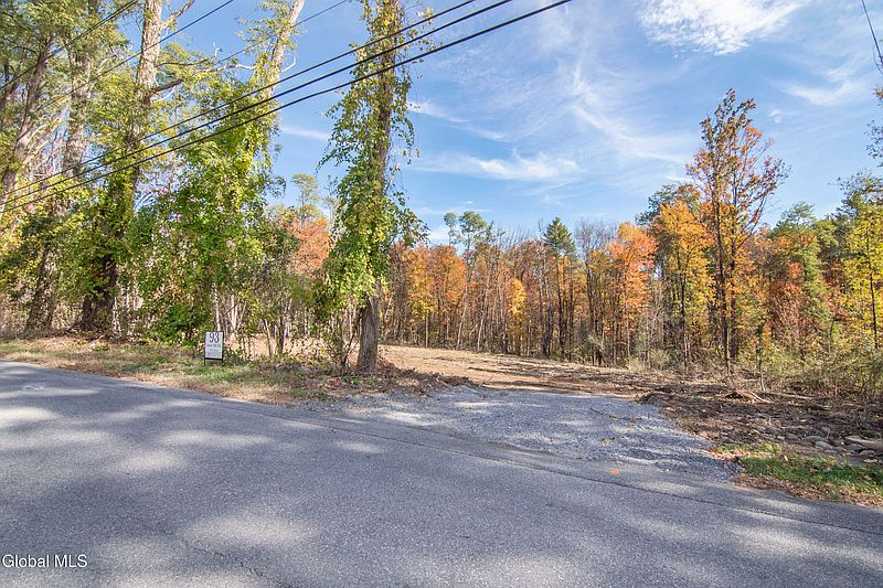 4th image of 93a Sand Hill Road