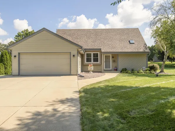 W273S2112 Fenway DRIVE NORTH North, Waukesha, WI 53188