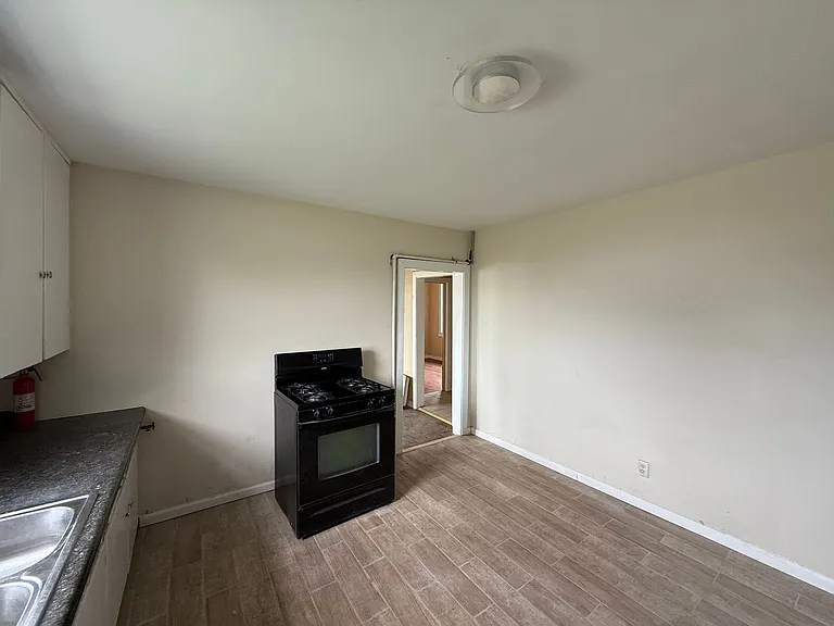 4004 Carey St — Photo 13