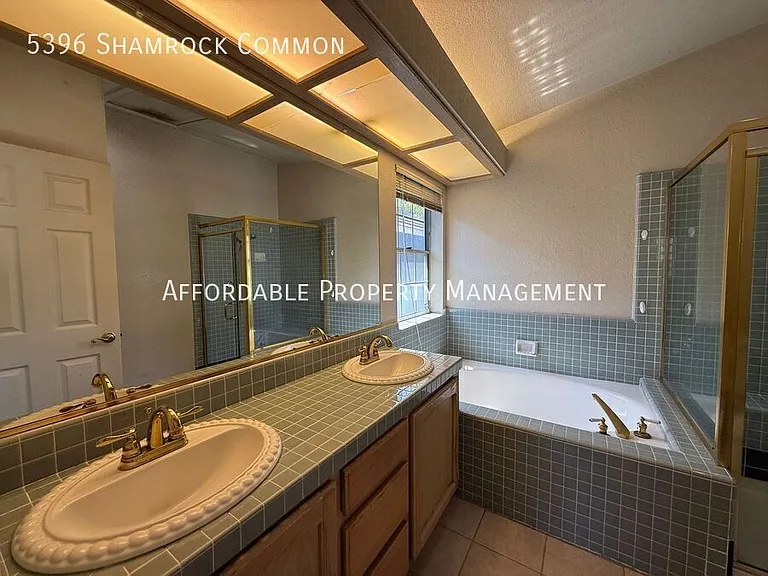 5396 Shamrock Cmn — Photo 18